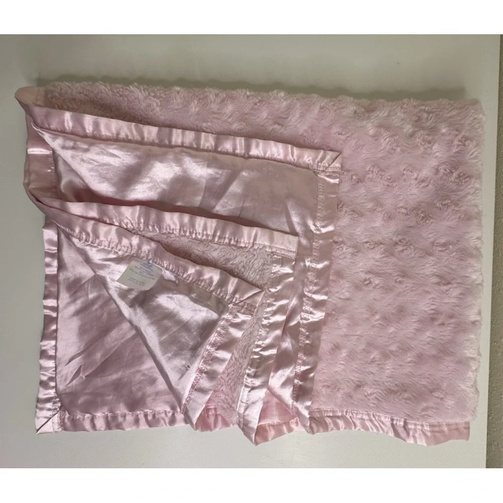 Small‎ Wonders Pink Baby Blanket Swirl Pattern Satin Edge and Backing 30x40
